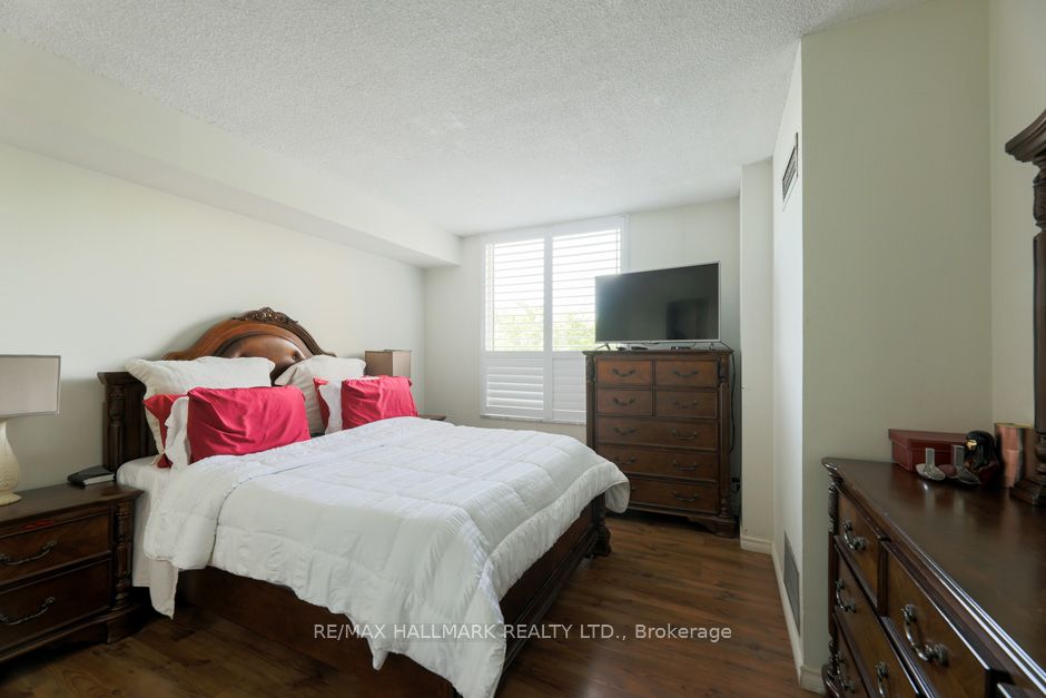 6 Humberline Drive #218