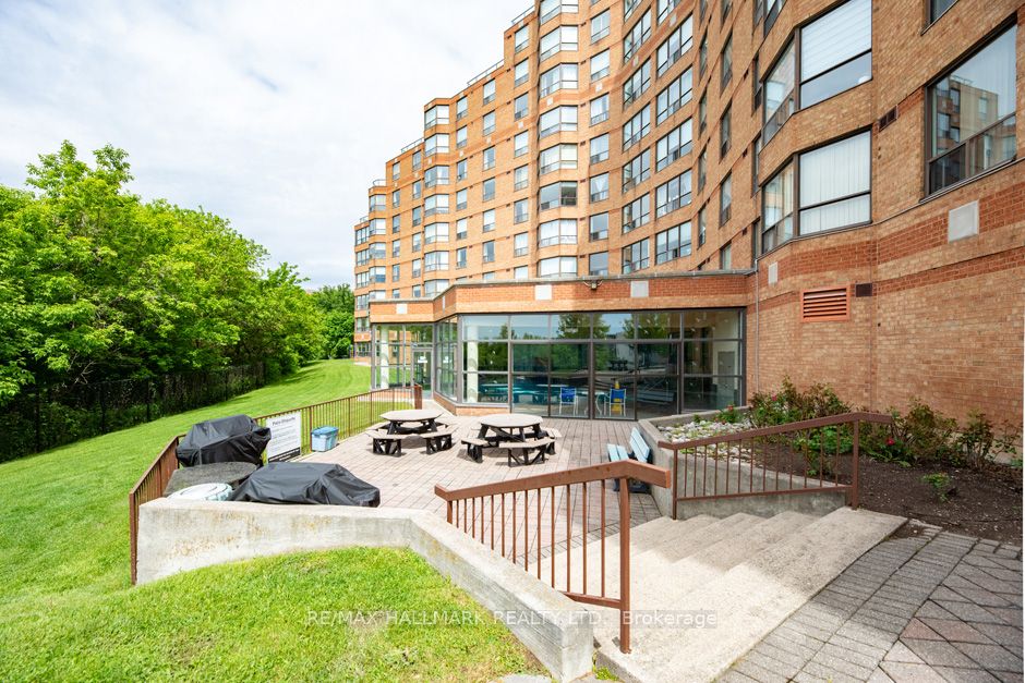 6 Humberline Drive #218