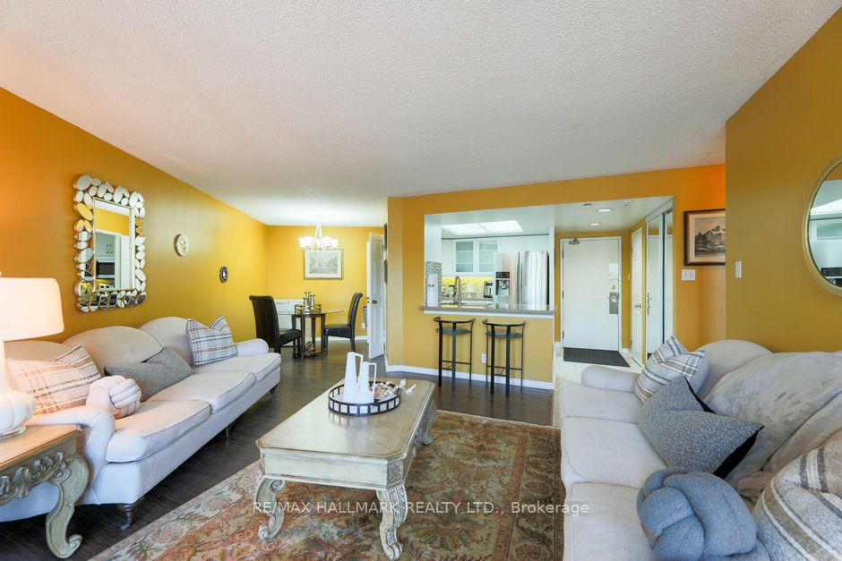 6 Humberline Drive #218