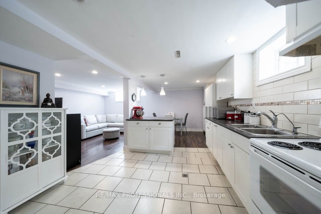 3389 Kelowna Court
