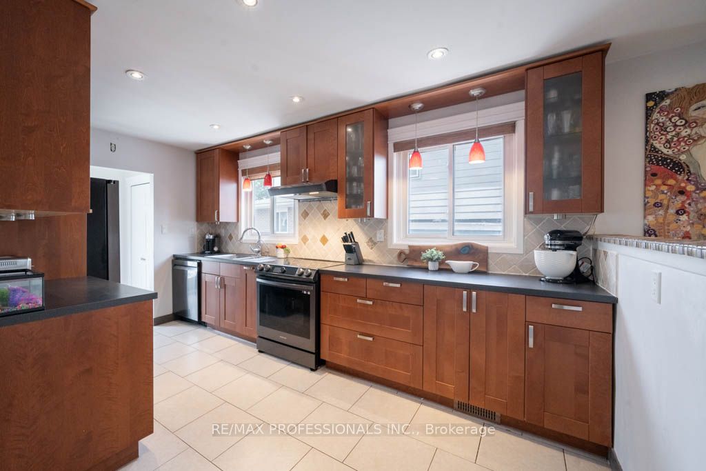 3389 Kelowna Court