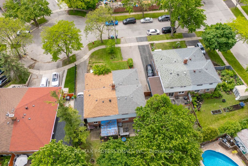 3389 Kelowna Court