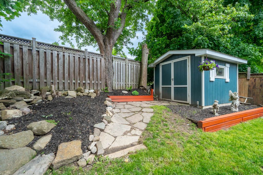 3389 Kelowna Court
