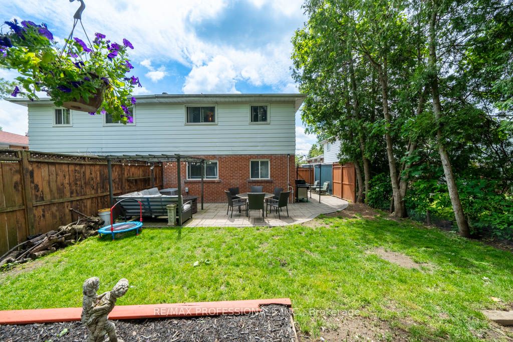 3389 Kelowna Court