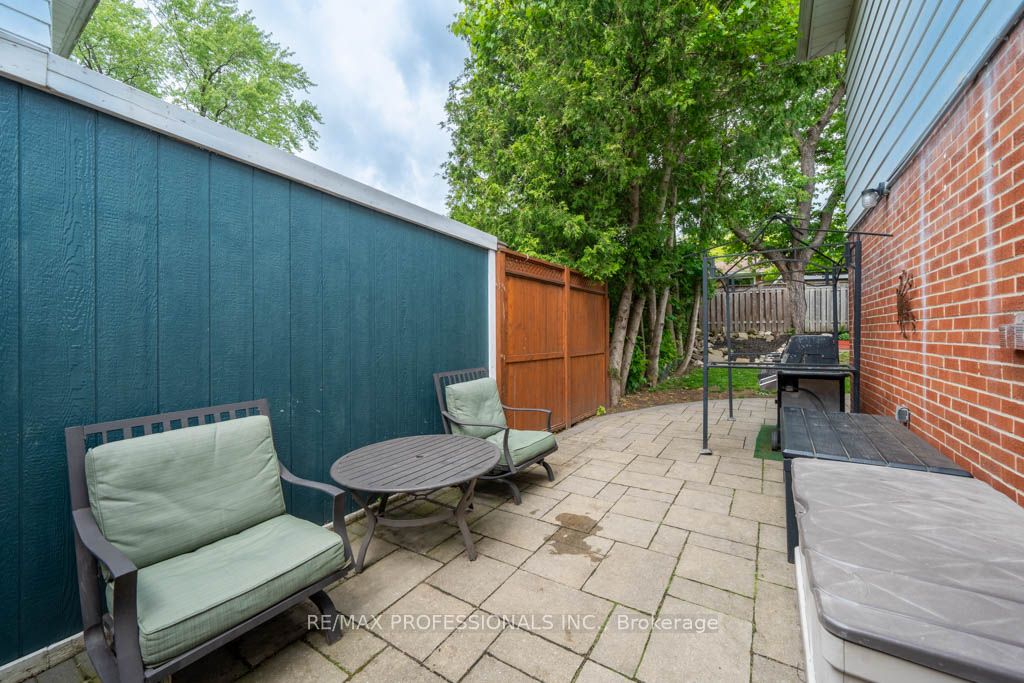 3389 Kelowna Court
