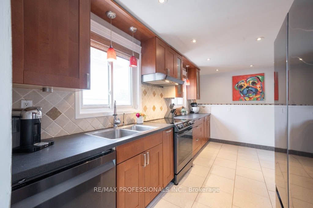 3389 Kelowna Court