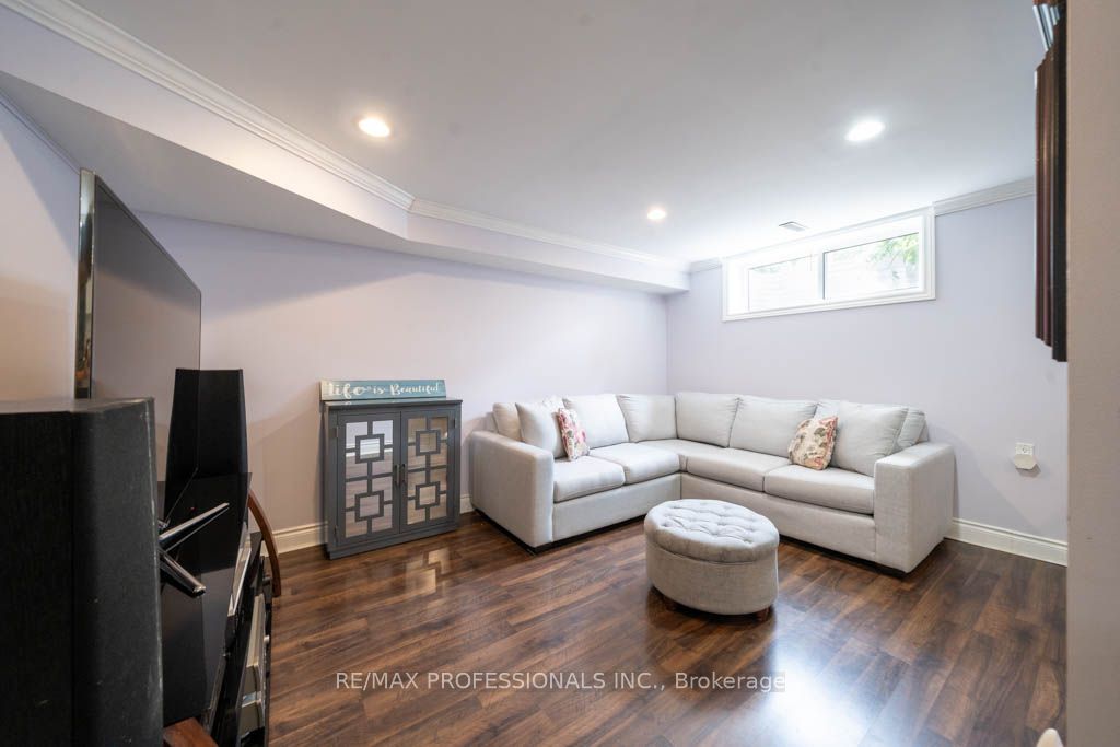 3389 Kelowna Court