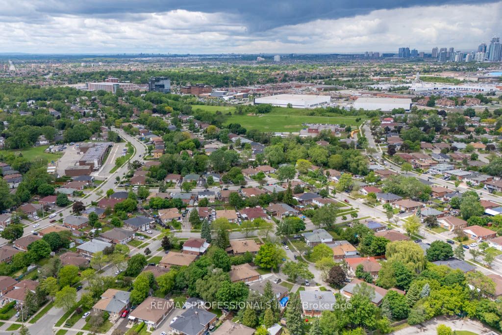 3389 Kelowna Court
