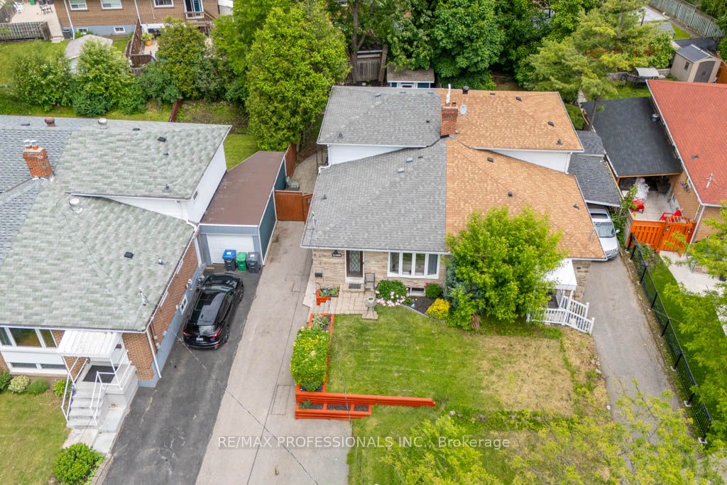 3389 Kelowna Court