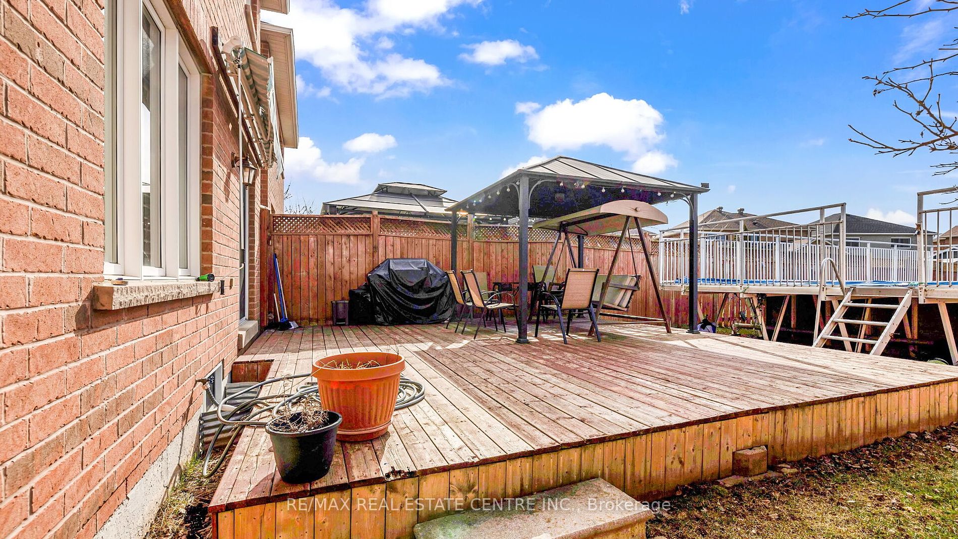 25 Mowat Crescent