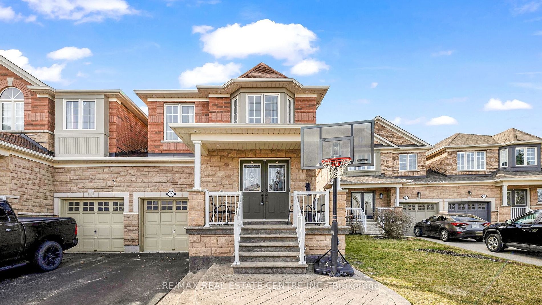 25 Mowat Crescent