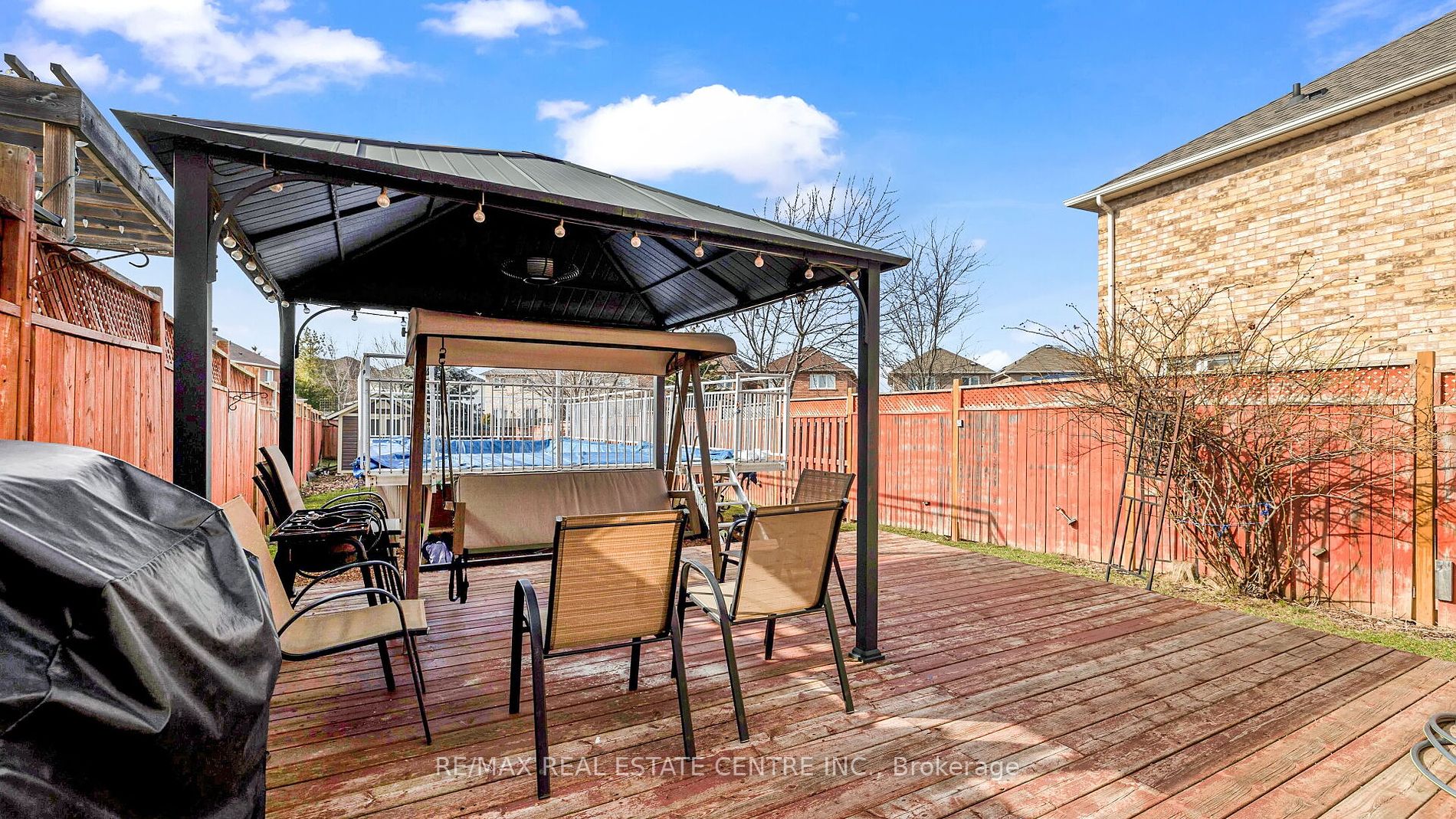 25 Mowat Crescent