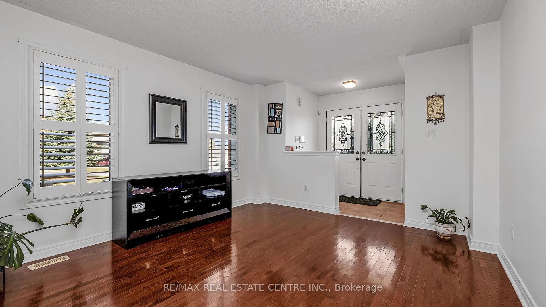 25 Mowat Crescent
