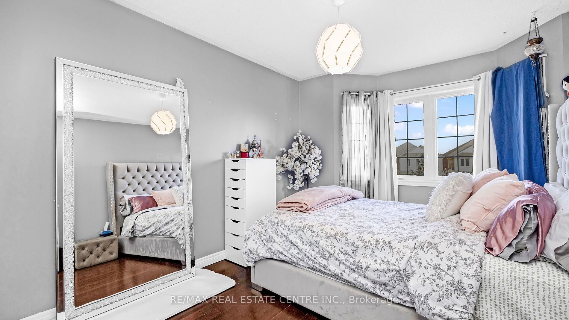 25 Mowat Crescent