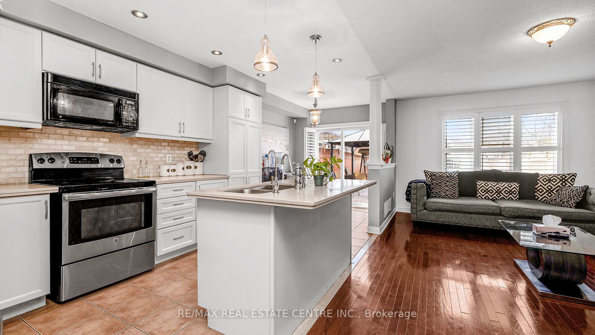 25 Mowat Crescent
