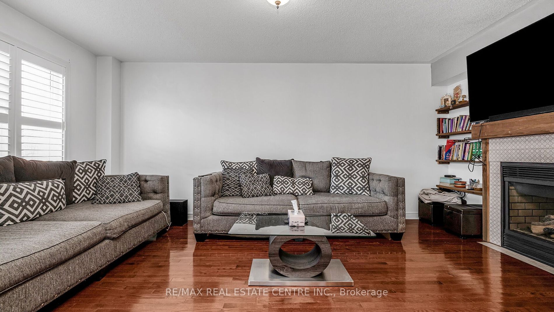 25 Mowat Crescent