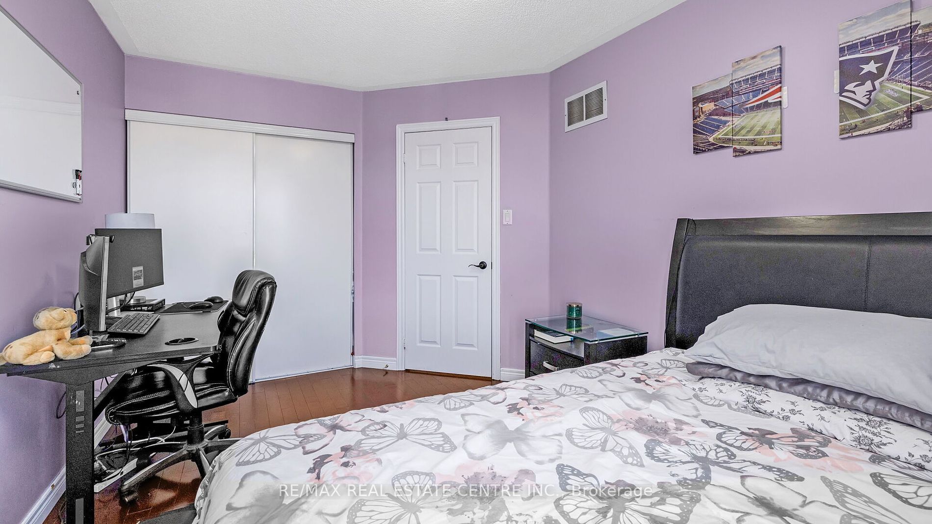 25 Mowat Crescent