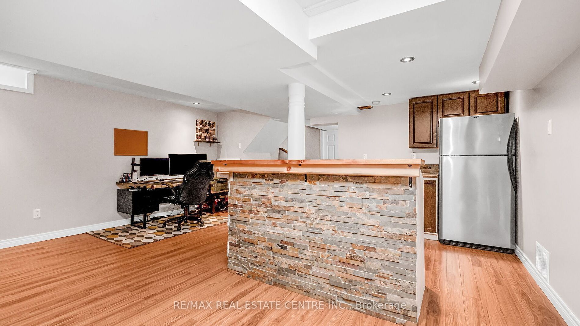 25 Mowat Crescent