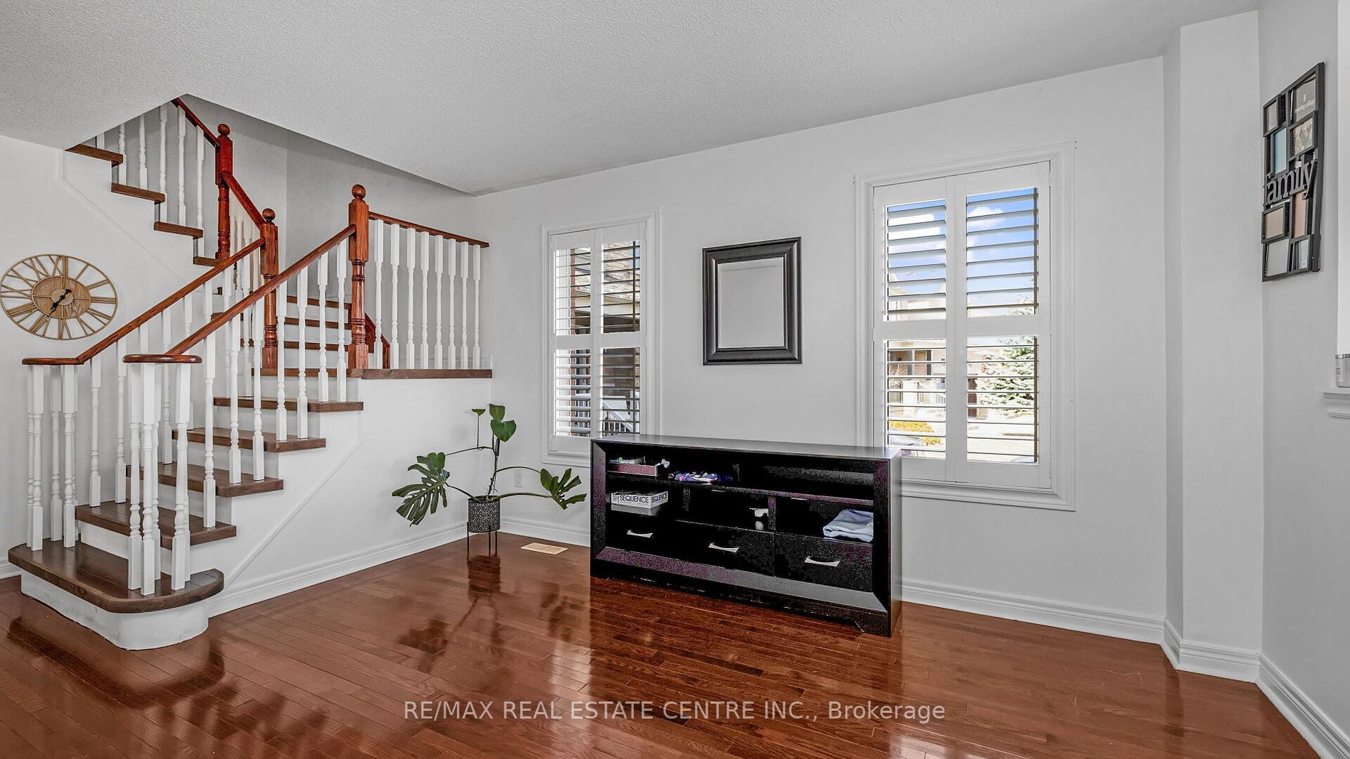 25 Mowat Crescent