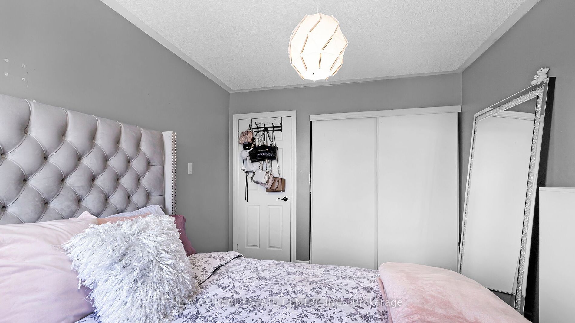 25 Mowat Crescent