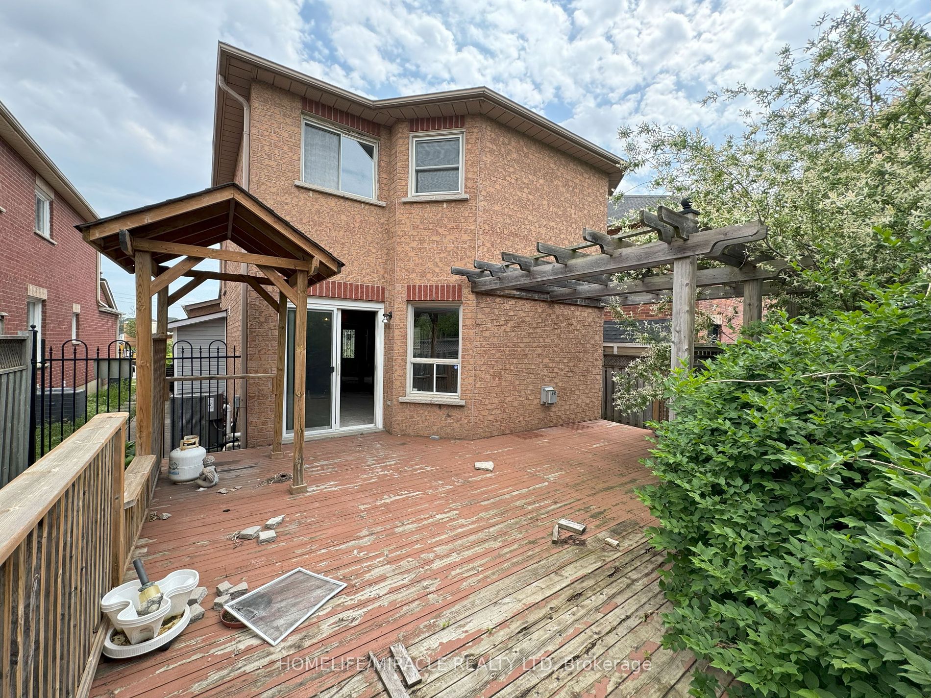 36 Mapleshade Dr