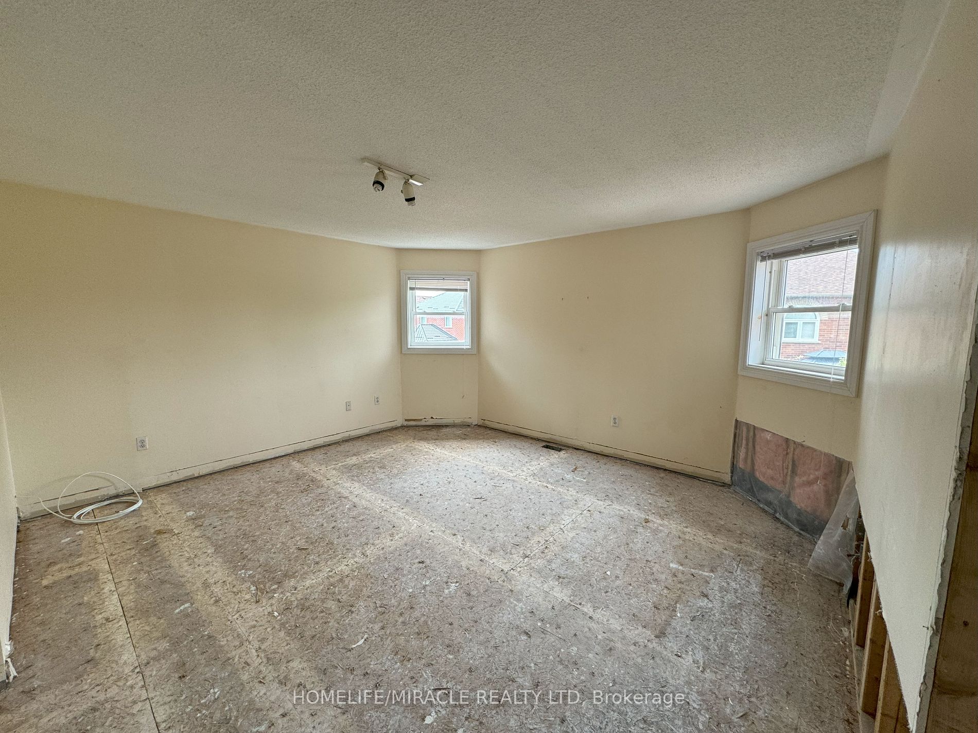 36 Mapleshade Dr