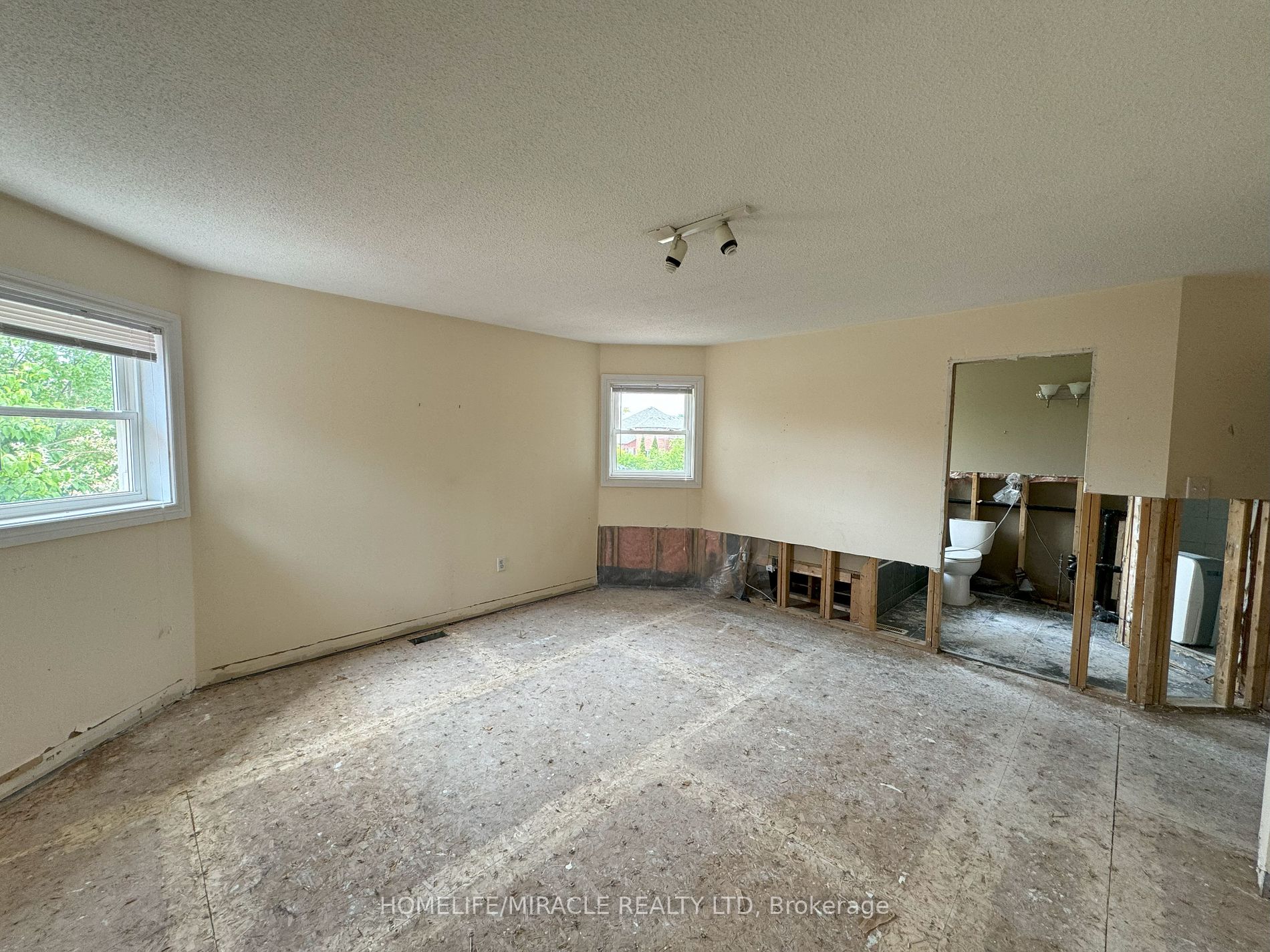 36 Mapleshade Dr