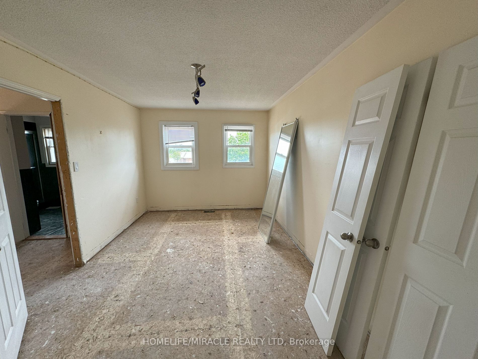 36 Mapleshade Dr