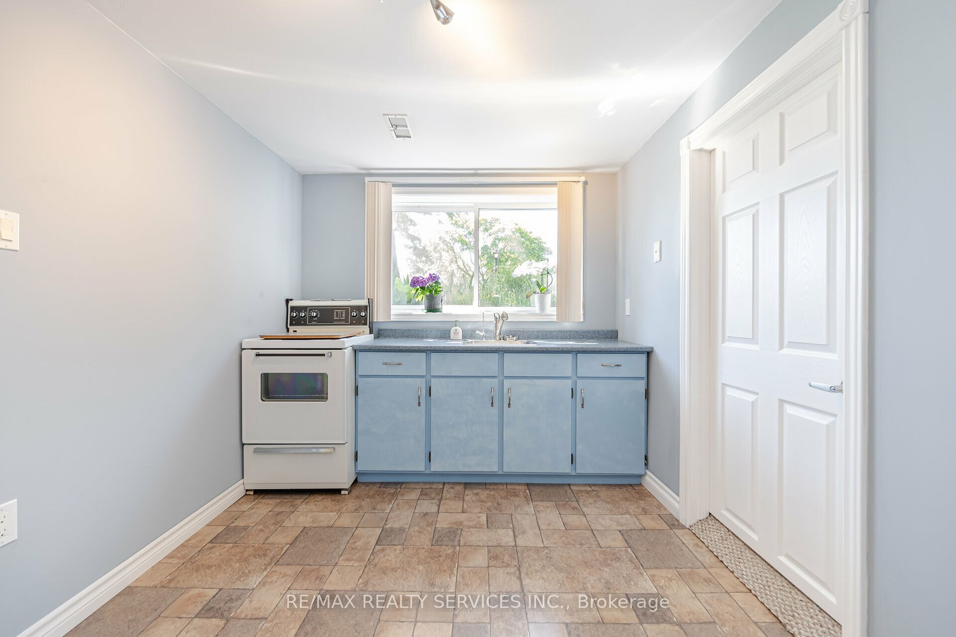 195 Elmwood Road