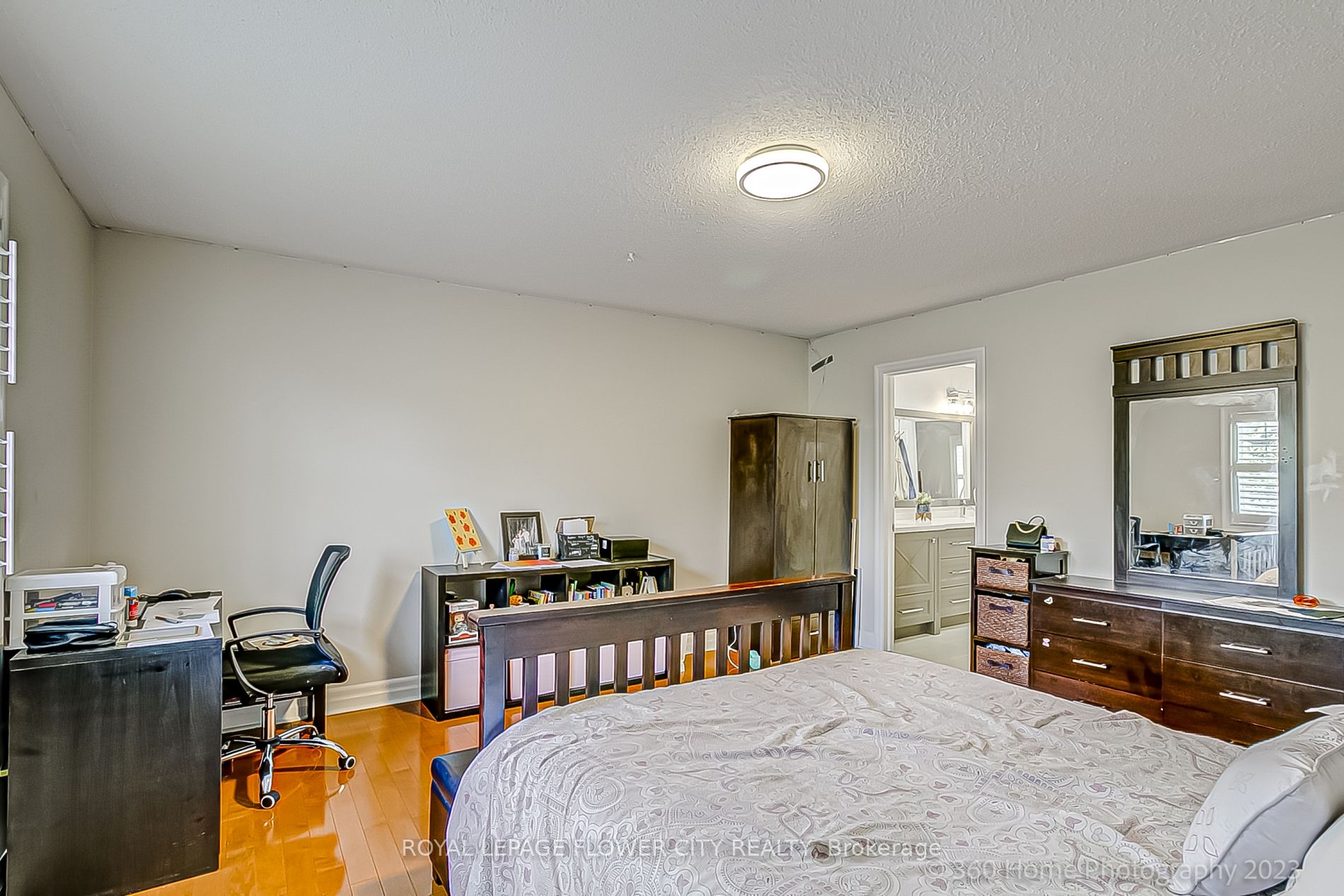 98 Treeline Blvd