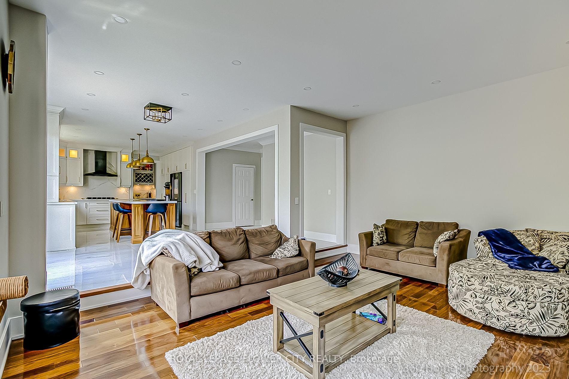 98 Treeline Blvd