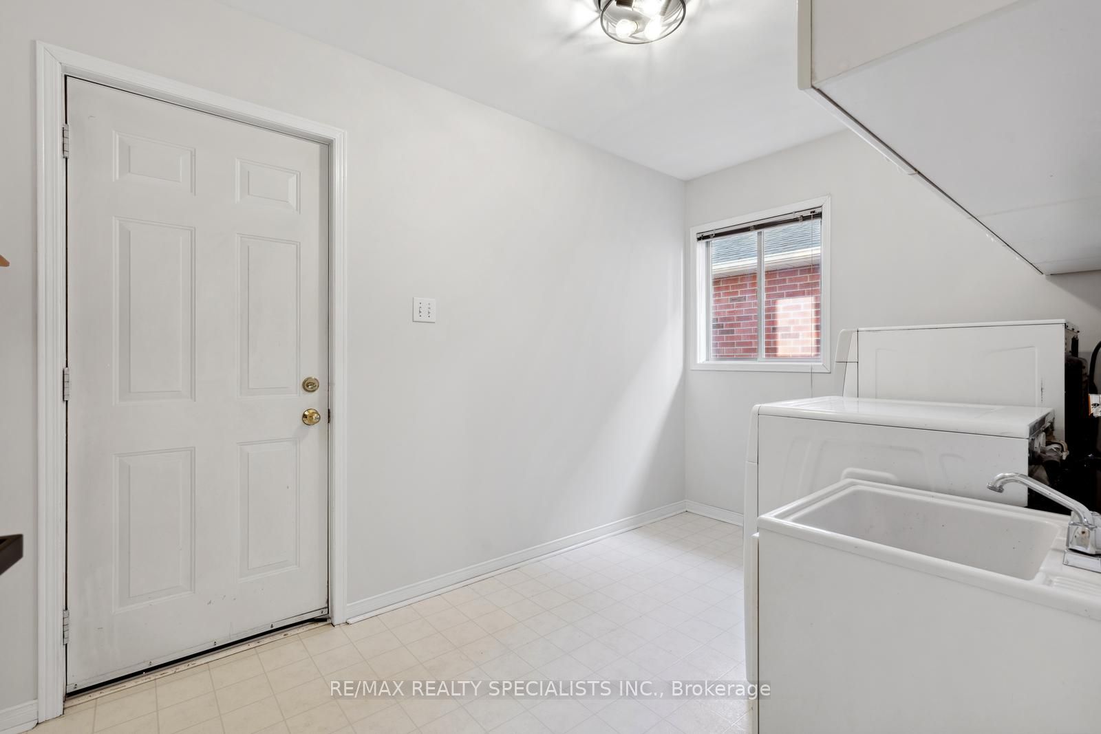 3251 Bloomfield Drive