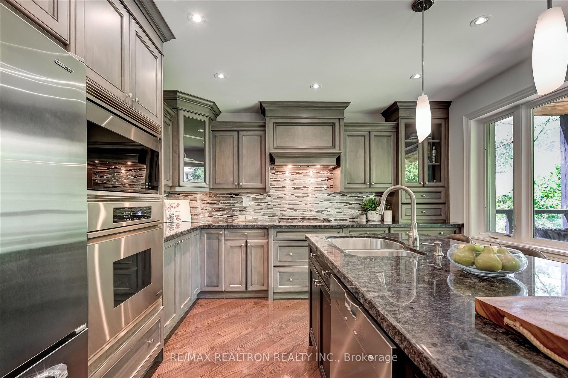 102 Edenbridge Dr
