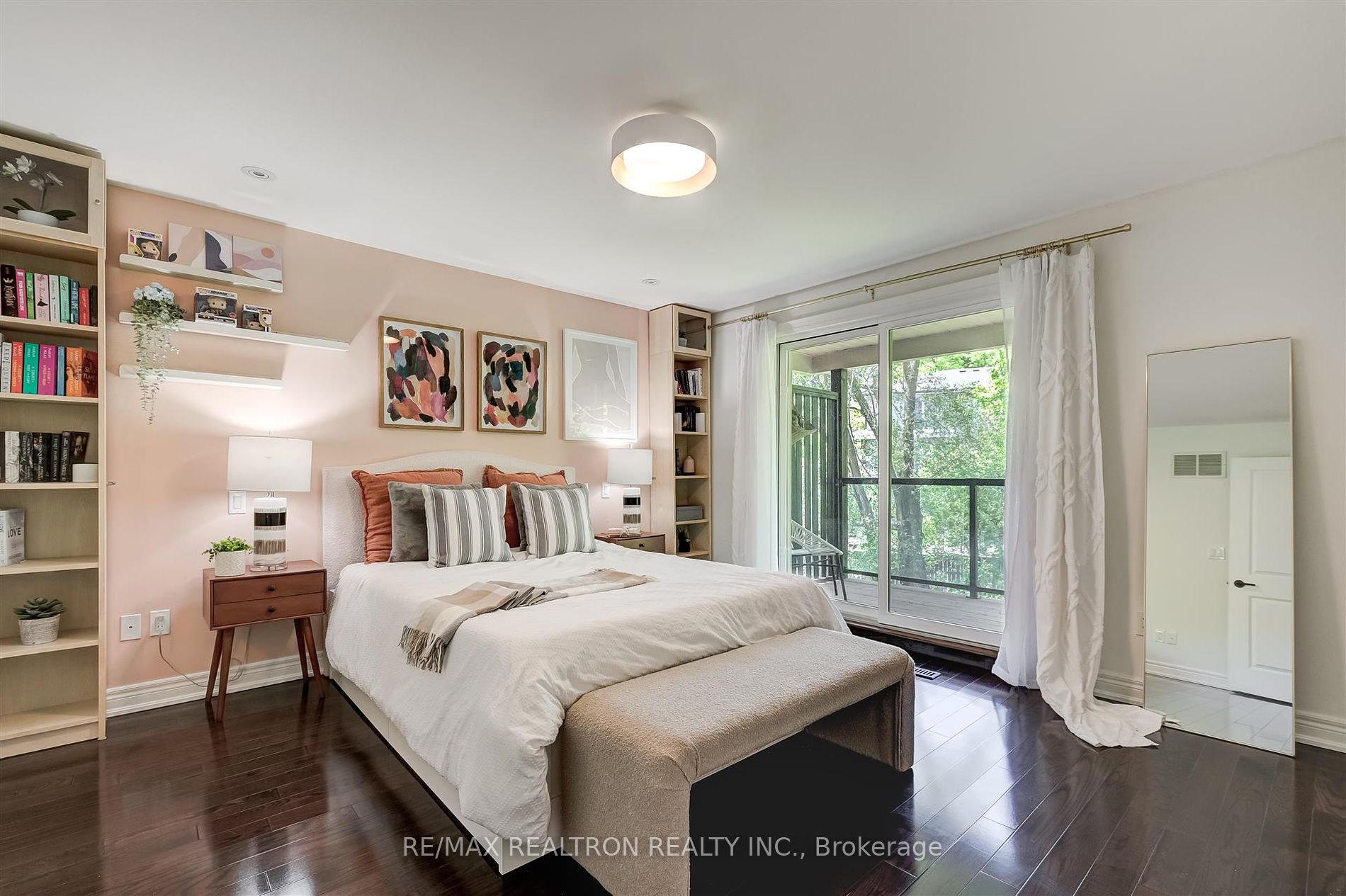 102 Edenbridge Dr
