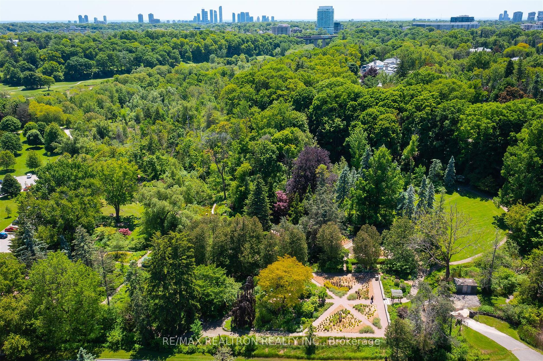 102 Edenbridge Dr