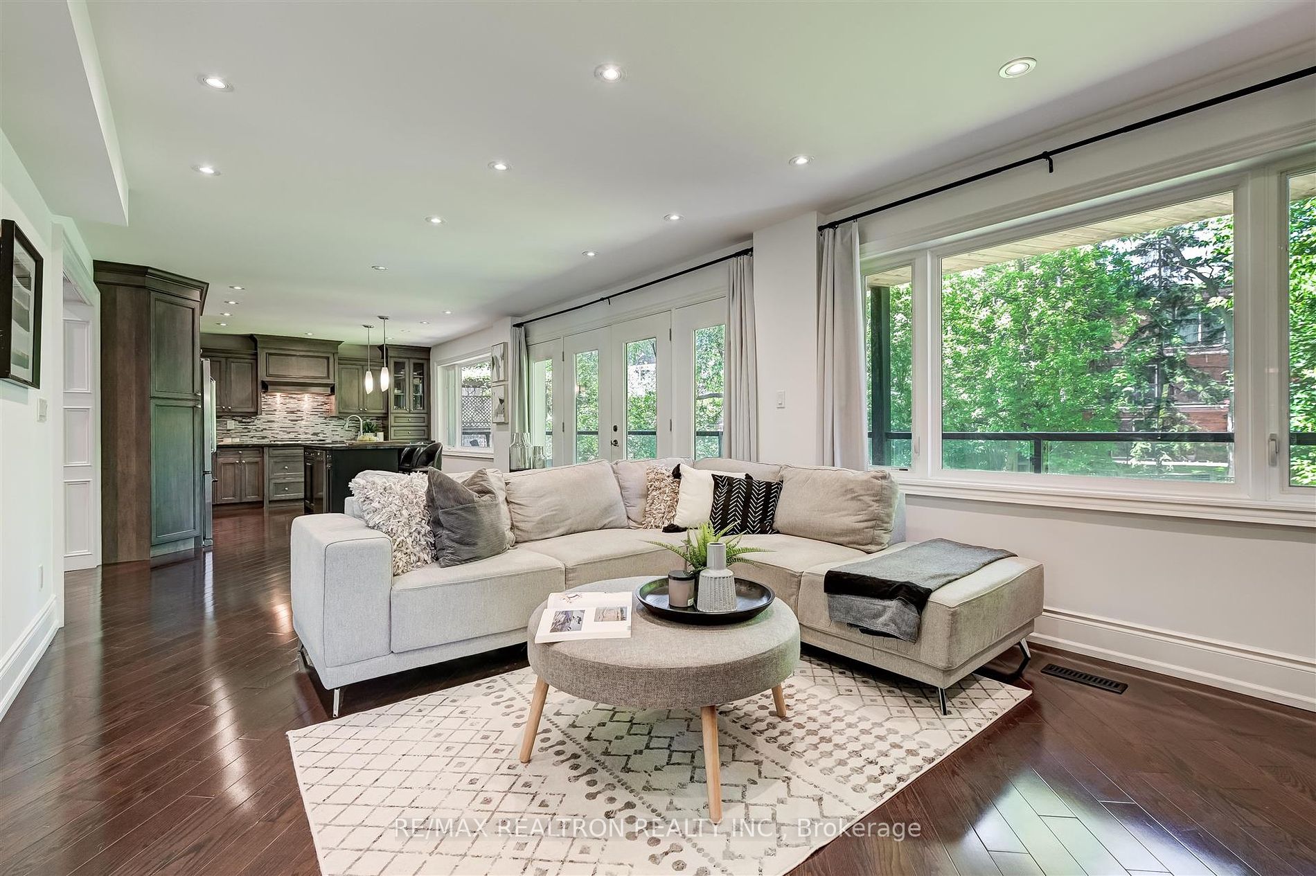 102 Edenbridge Dr