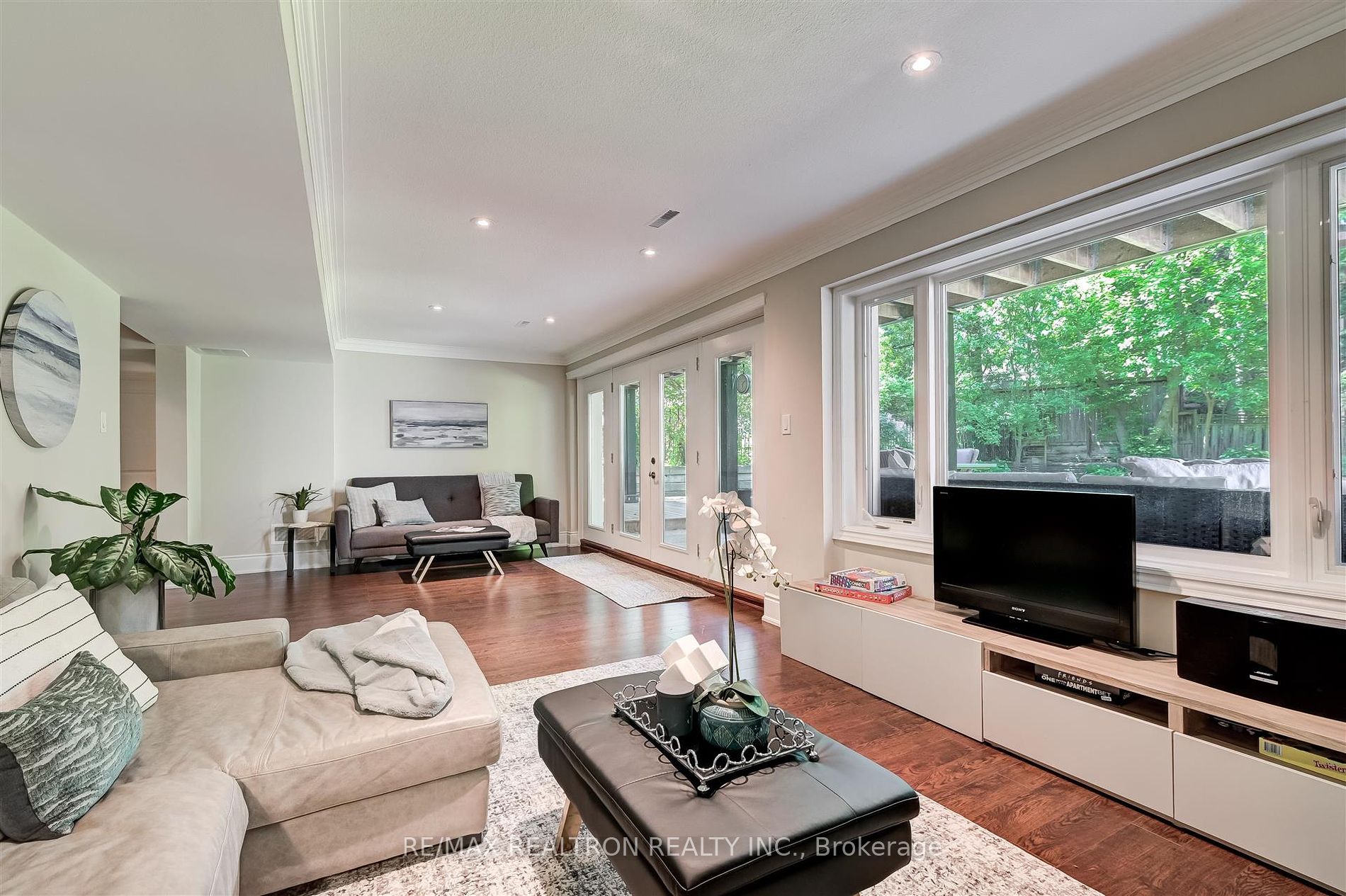 102 Edenbridge Dr