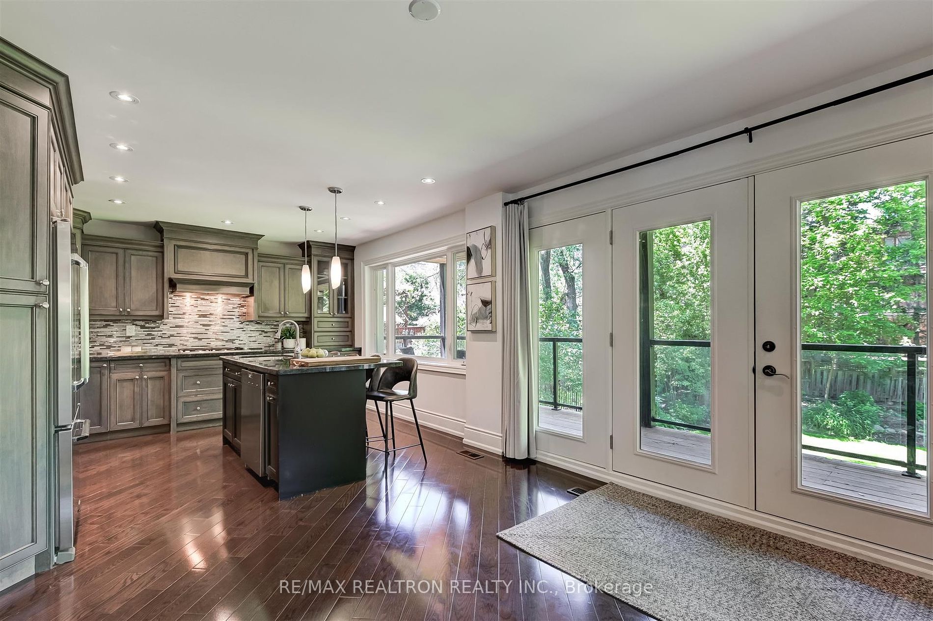 102 Edenbridge Dr