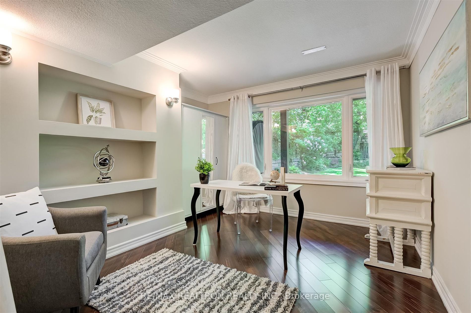 102 Edenbridge Dr