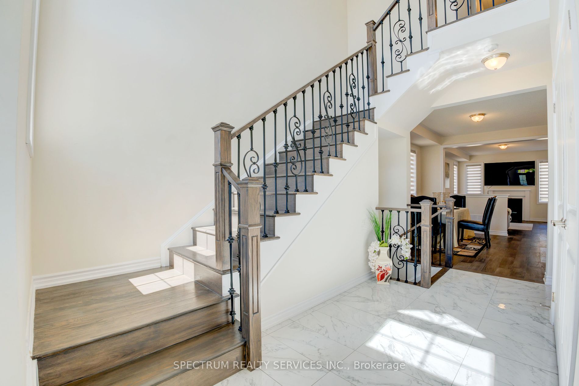 605 Leatherleaf Landing