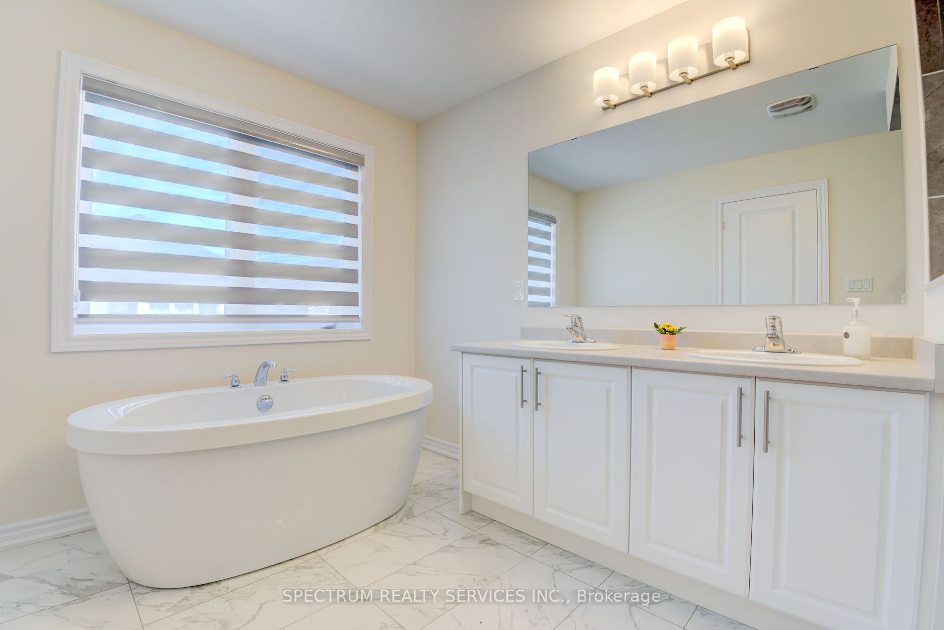 605 Leatherleaf Landing