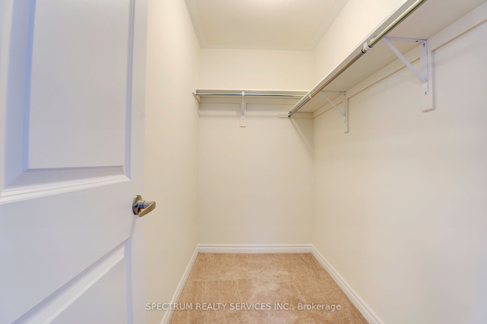 605 Leatherleaf Landing
