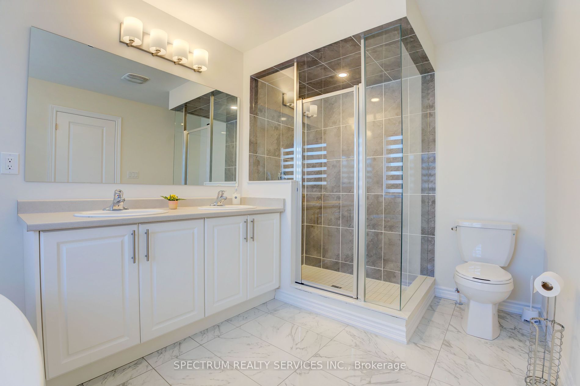 605 Leatherleaf Landing