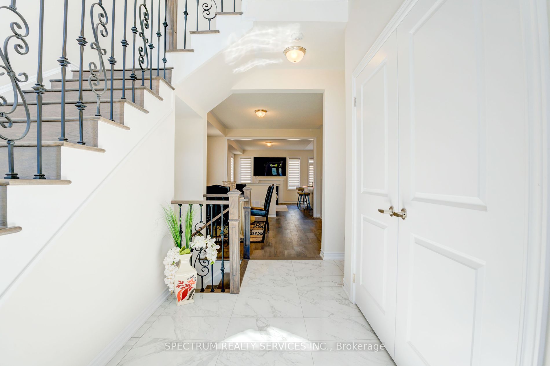605 Leatherleaf Landing