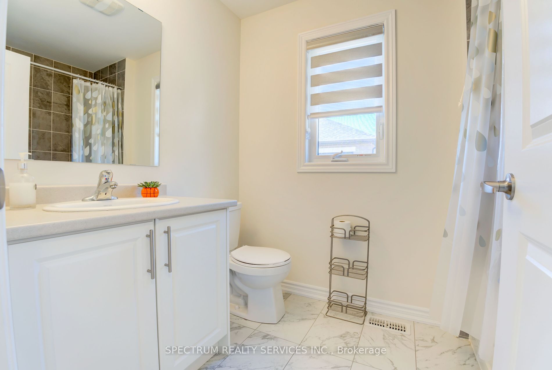 605 Leatherleaf Landing