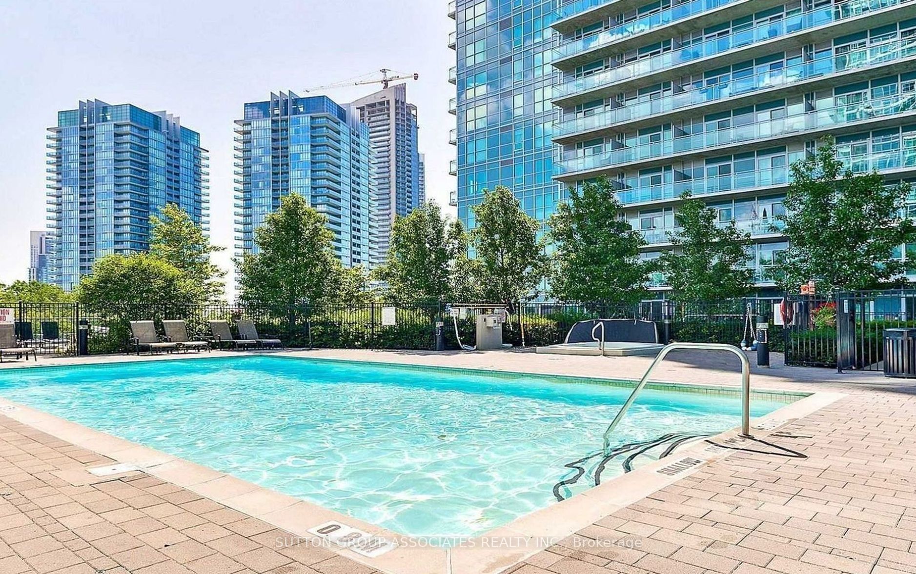 165 Legion Rd N, #1532