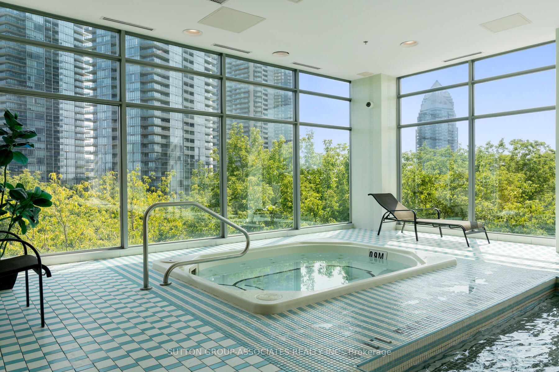 165 Legion Rd N, #1532