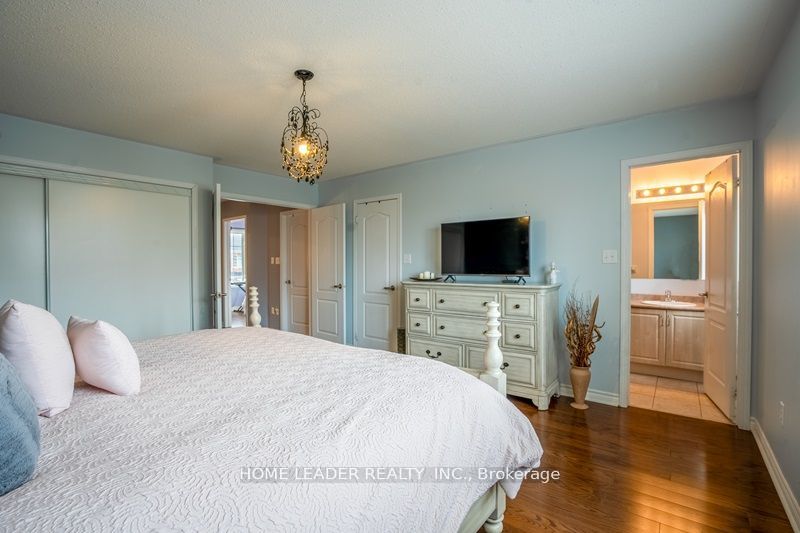 84 Tianalee Cres