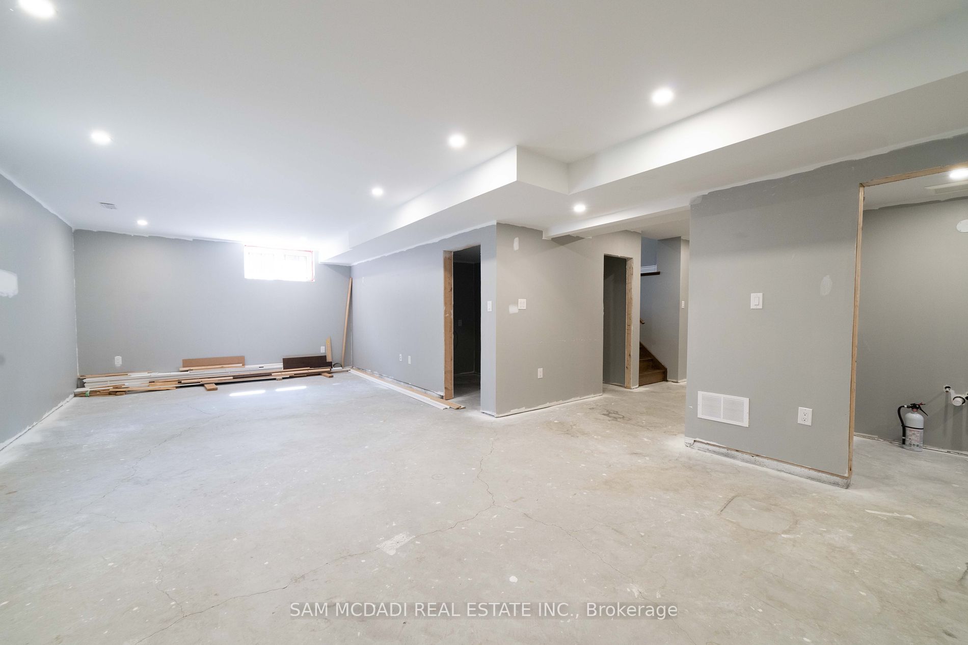 1029 Haig Blvd
