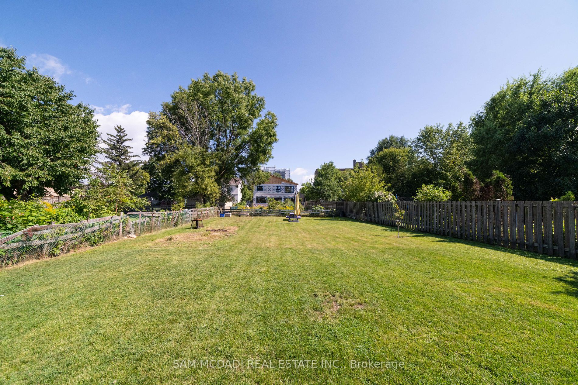 1029 Haig Blvd